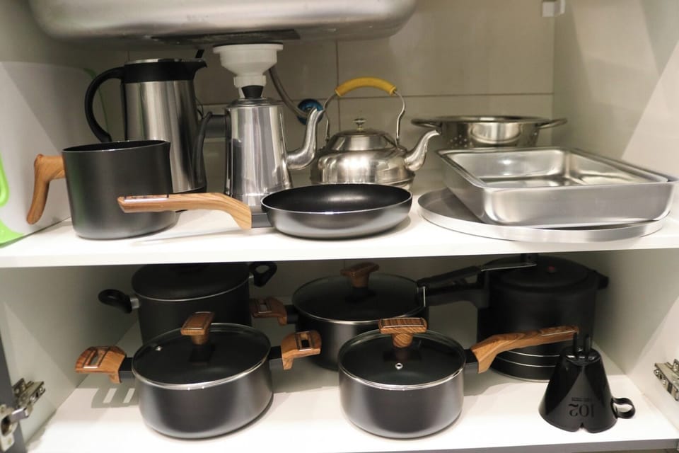 Microwave, stovetop, cookware/dishes/utensils