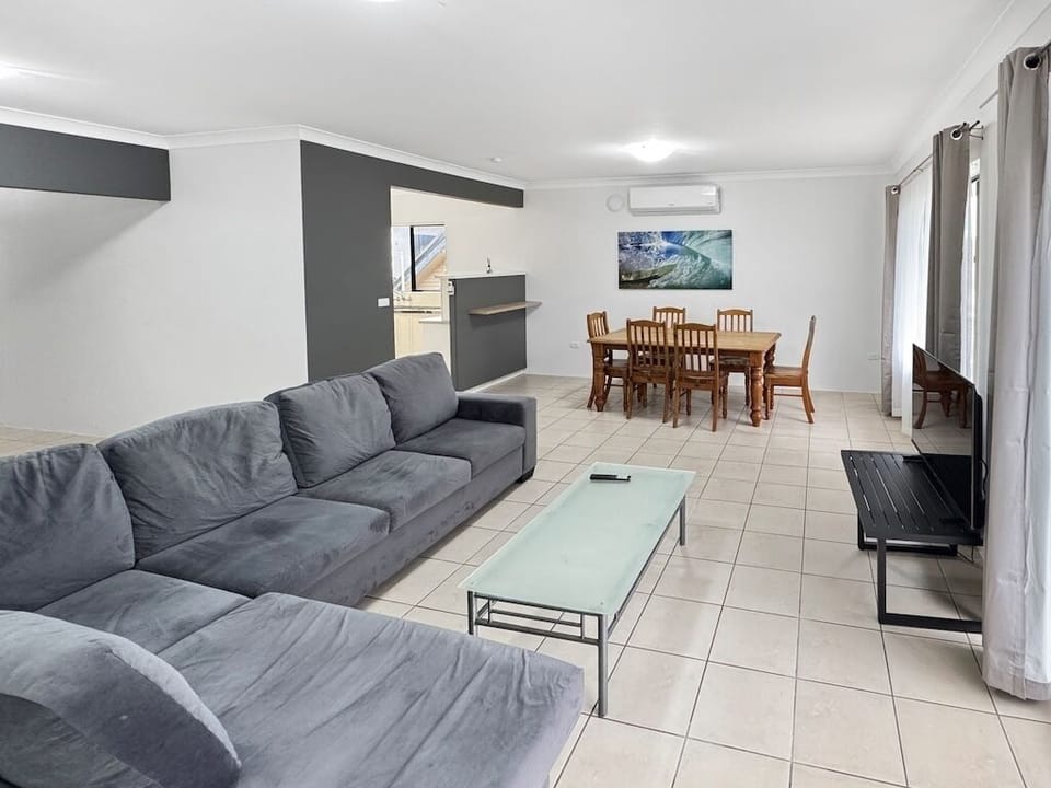 Standard Apartment, 3 Bedrooms, Non Smoking, Kitchen (3 BEDROOM UNIT) | Living area | Flat-screen TV