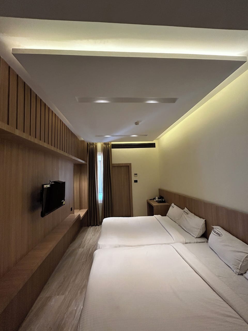 Family Room | Laptop workspace, free WiFi