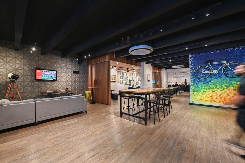 Lobby lounge