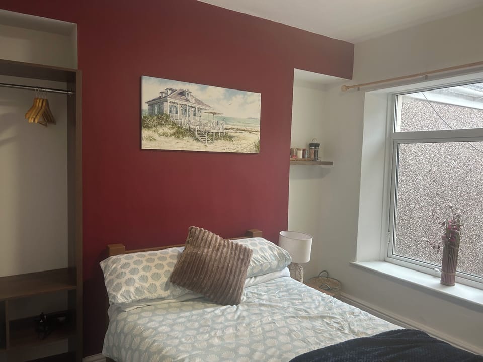 Classic Double Room | Desk, laptop workspace, free WiFi, bed sheets