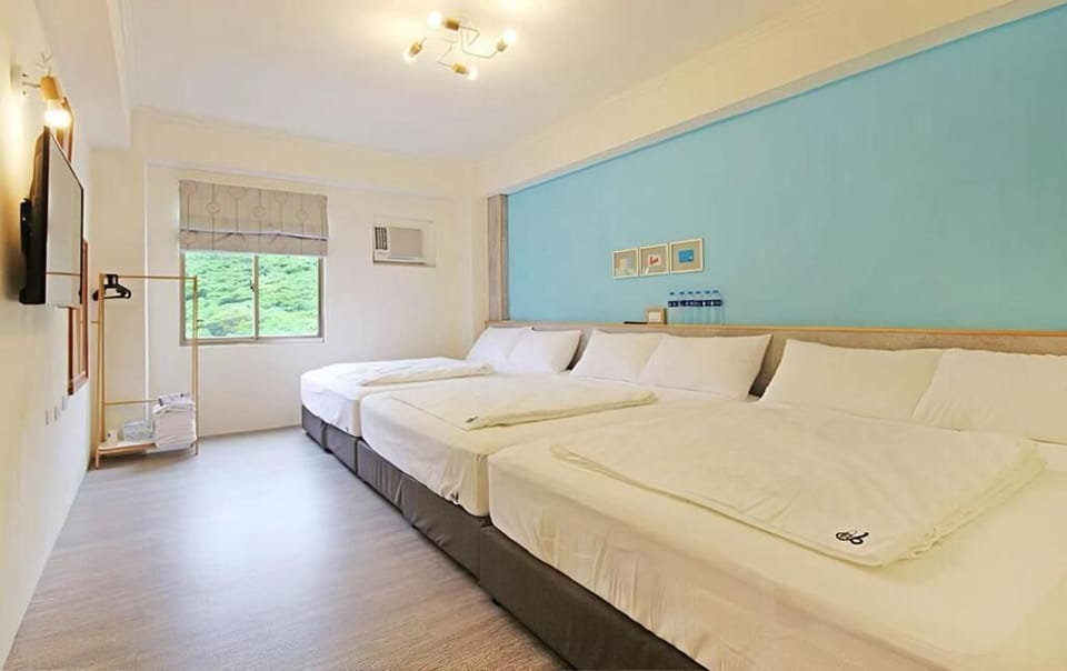 Superior Family Room | Free WiFi