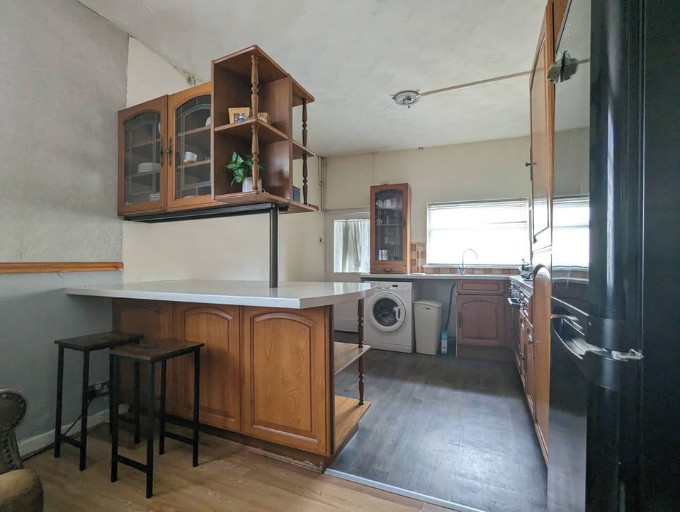 House, 6 Bedrooms | Laundry
