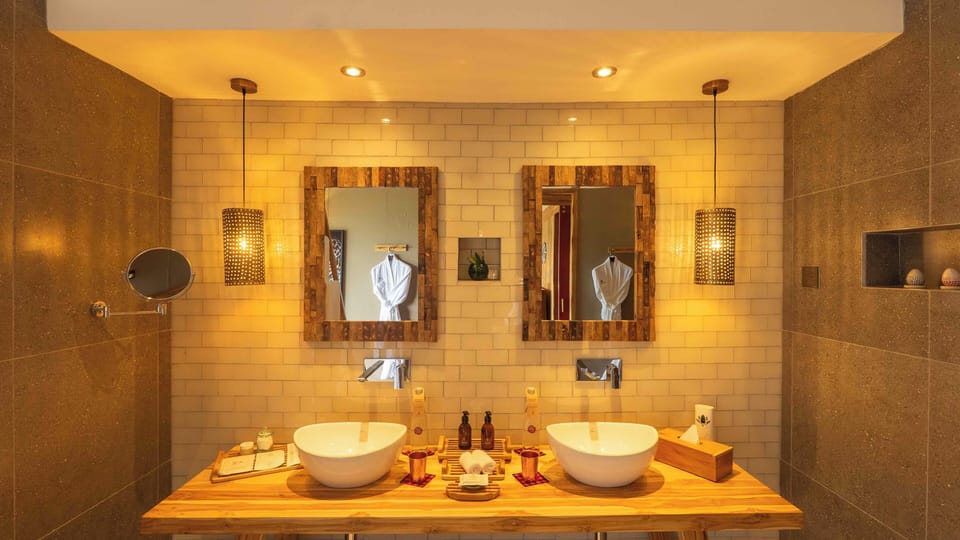 Luxury Tent | Bathroom | Separate tub and shower, free toiletries, hair dryer, slippers