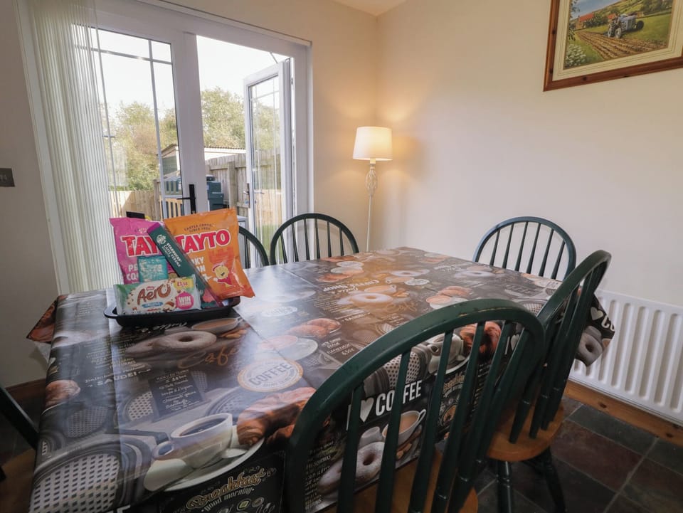 Cottage | Dining