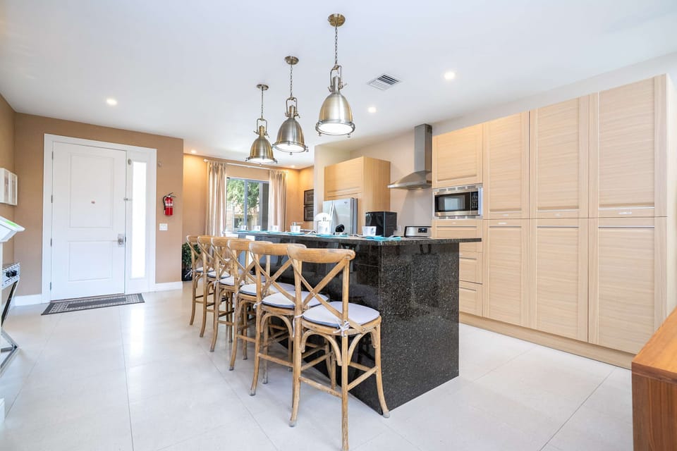 House | 4 bedrooms, desk, Internet