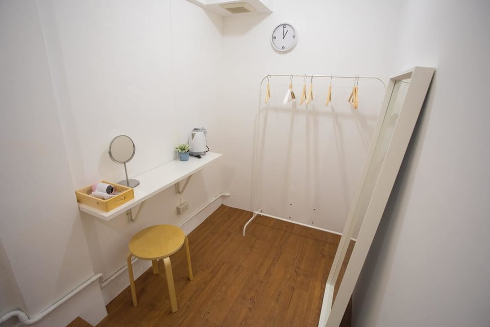 Basic Studio, 1 Queen Bed | In-room safe, soundproofing, free WiFi, bed sheets