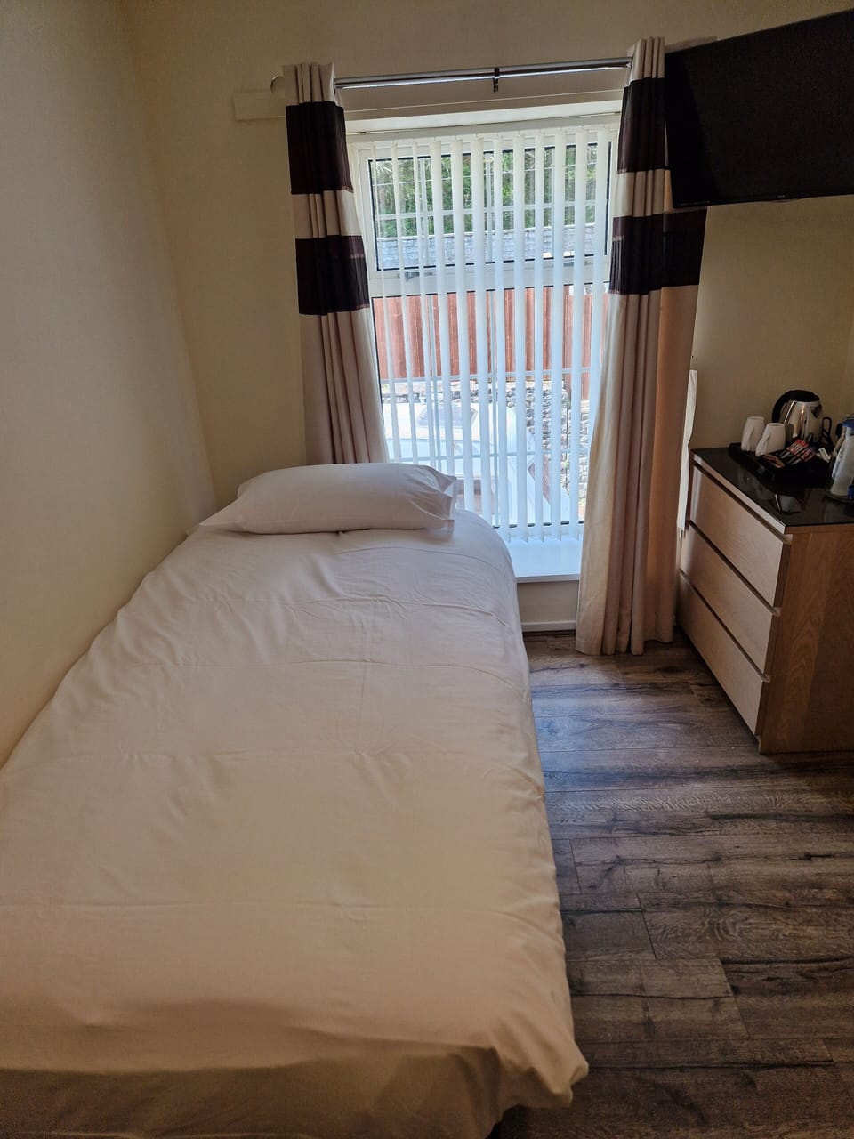 Single Room | Free WiFi