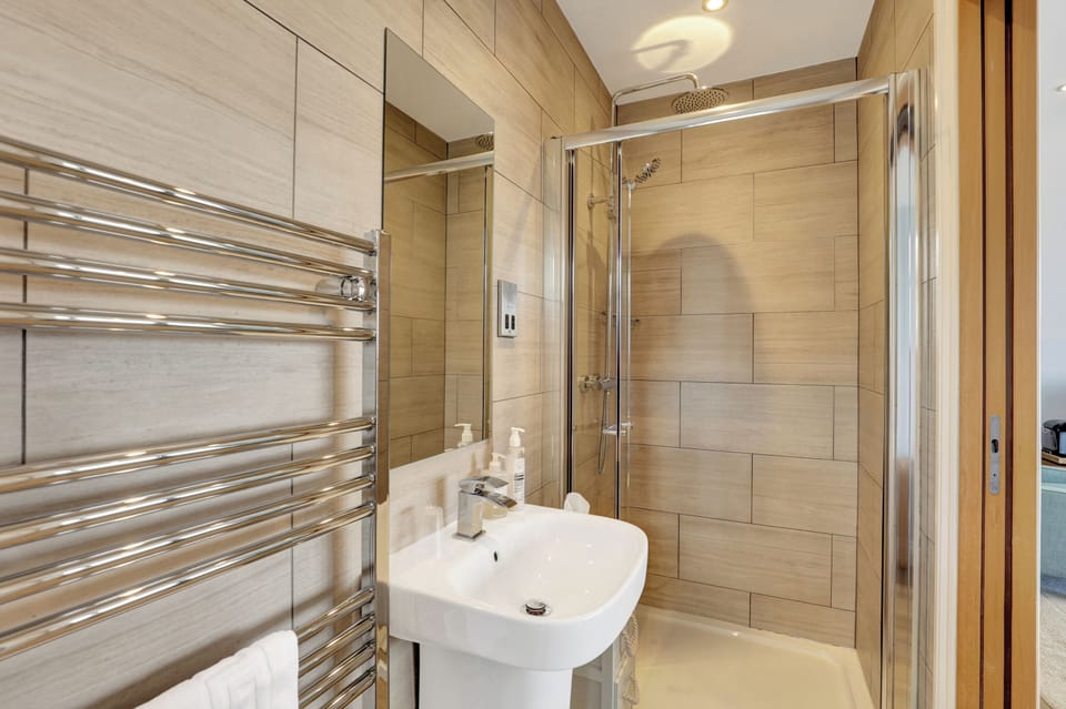 Deluxe Double Room, Balcony, Sea View | Bathroom