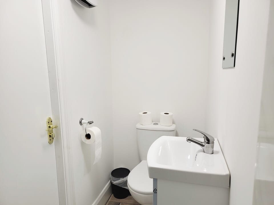 Shower, towels