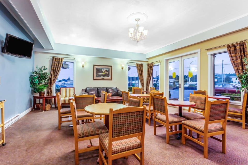 Free daily self-serve breakfast