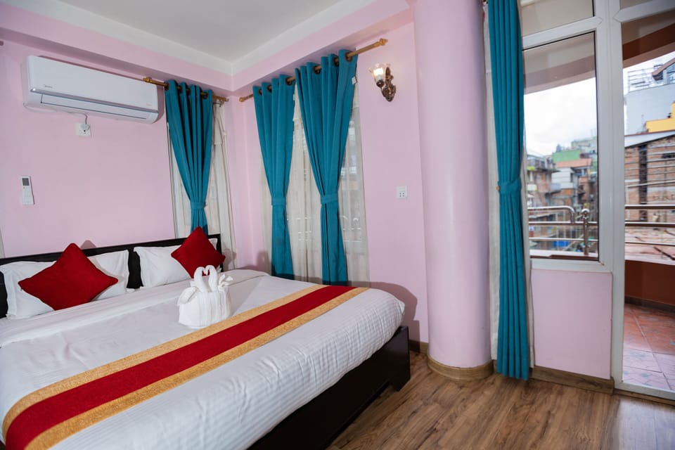 Deluxe Single Room | Laptop workspace, iron/ironing board, free WiFi