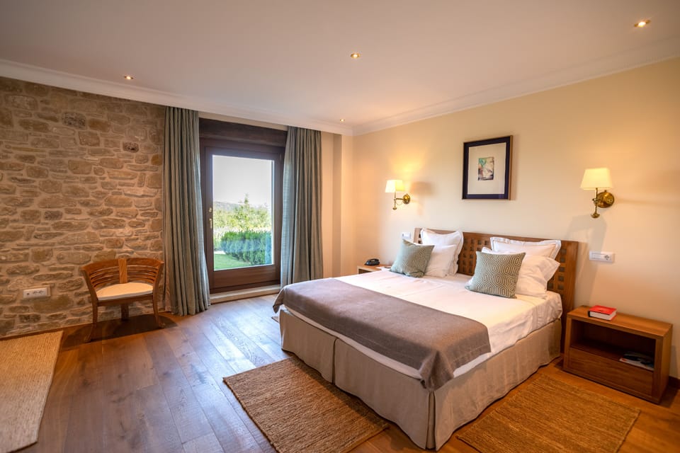Junior Suite, 1 King Bed, Corner | Frette Italian sheets, premium bedding, down comforters, in-room safe