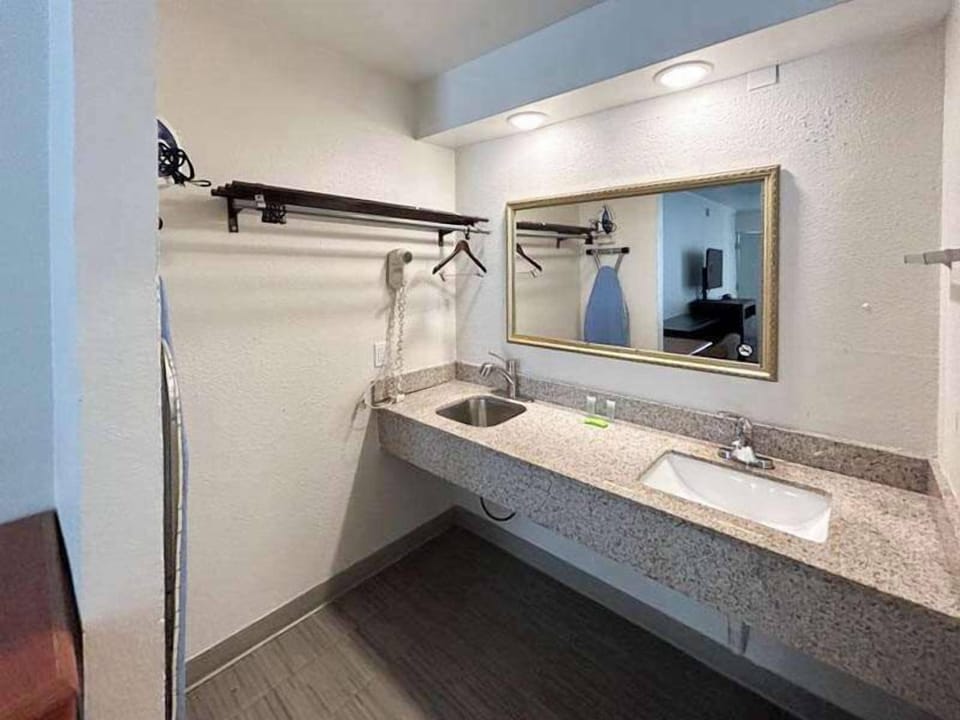 Combined shower/tub, deep soaking tub, towels, soap