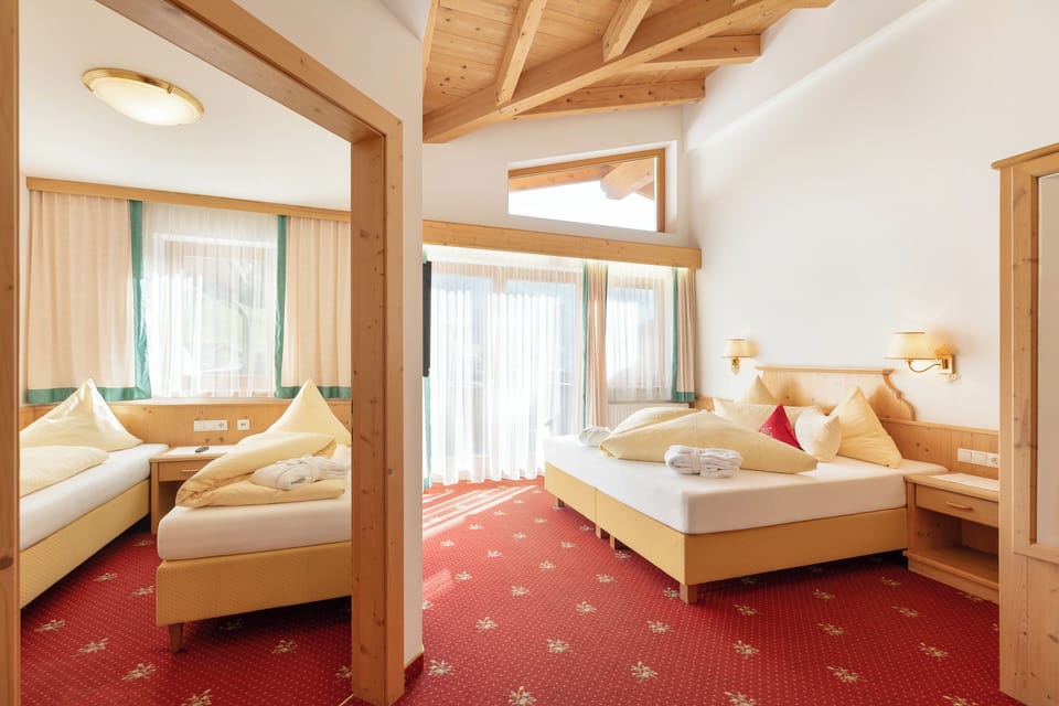 Junior Suite, 2 Bedrooms, Non Smoking, Mountain View | Hypo-allergenic bedding, in-room safe, free WiFi, bed sheets