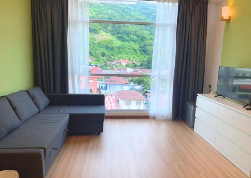 Deluxe Family Suite | Desk, laptop workspace, iron/ironing board, free WiFi