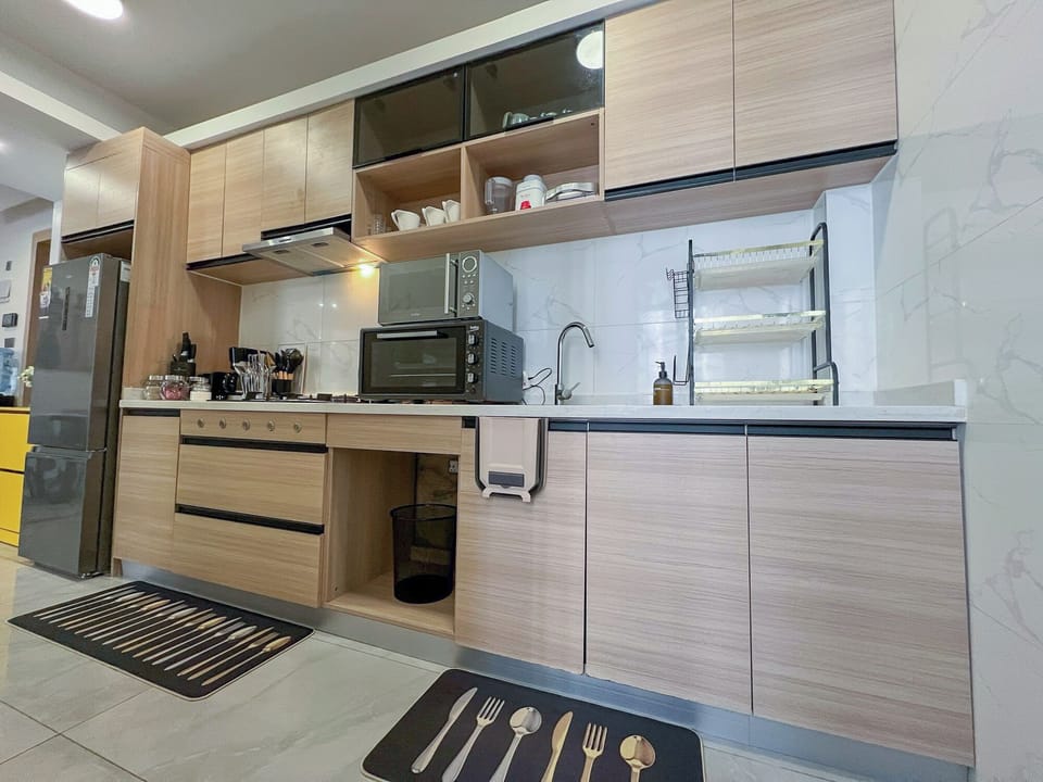 Comfort Apartment, Garden View | Private kitchen | Full-size fridge, microwave, oven, stovetop