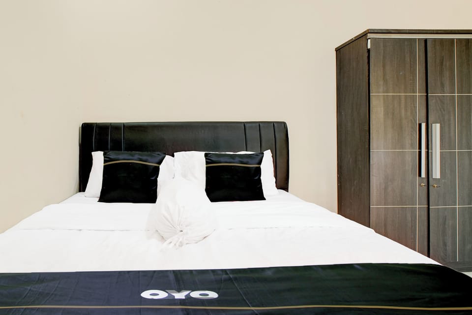 Deluxe Twin Room | Desk, free WiFi, bed sheets