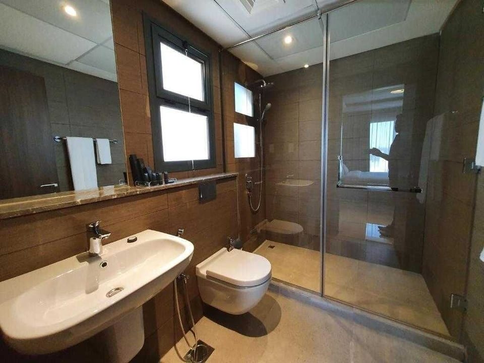 Deluxe Suite | Bathroom