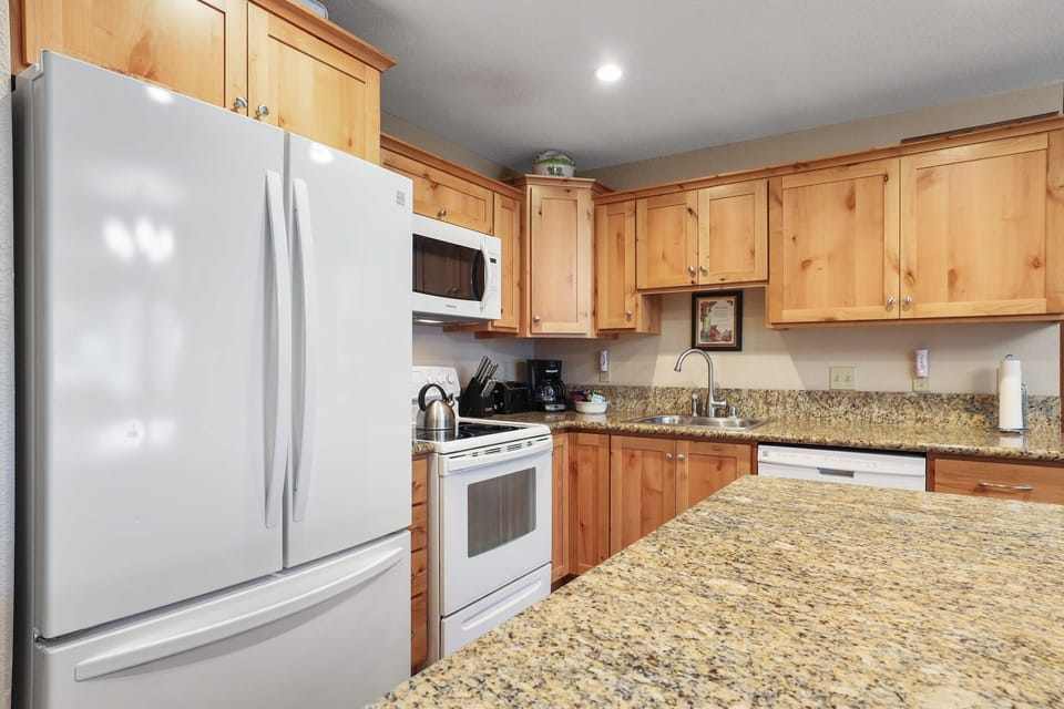 Condo, 2 Bedrooms | Private kitchen | Fridge, coffee/tea maker