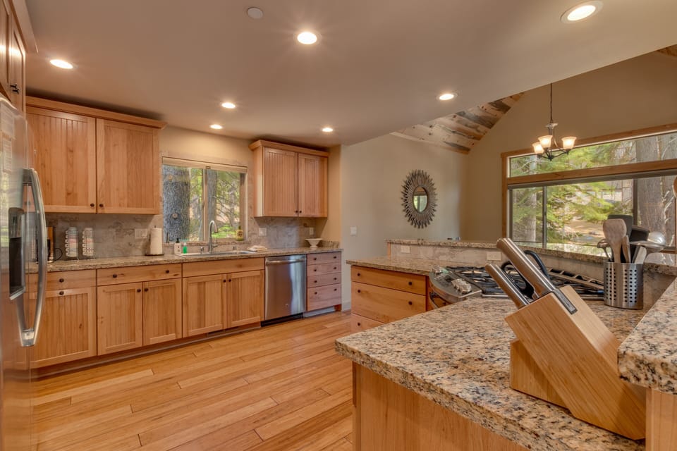 House, 4 Bedrooms | Private kitchen | Coffee/tea maker, fridge, oven, stovetop