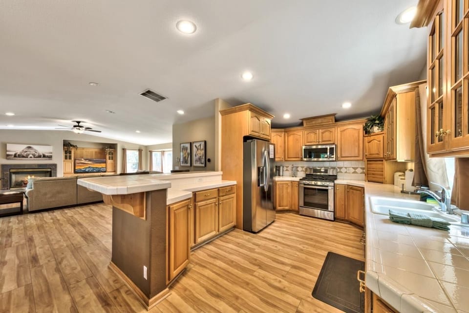 House, 4 Bedrooms | Private kitchen | Coffee/tea maker, fridge, oven, stovetop