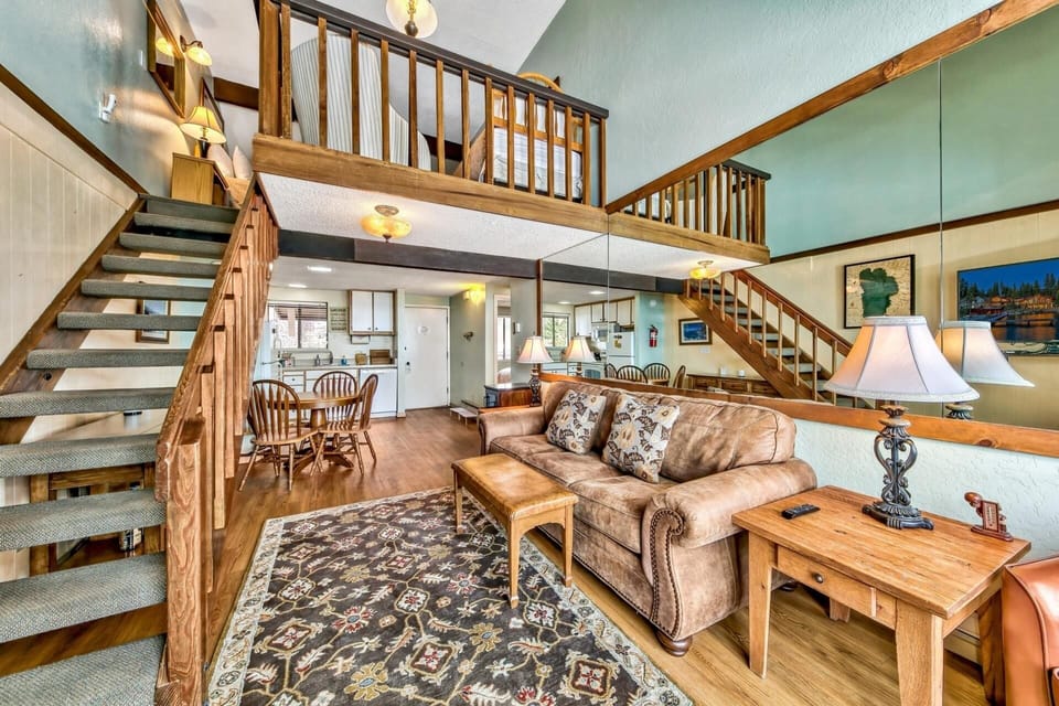 Townhome, 1 Bedroom | Living area