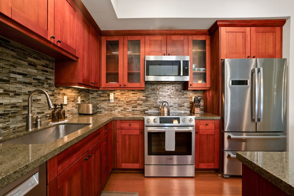 Condo, 3 Bedrooms | Private kitchen | Fridge, oven, coffee/tea maker, toaster