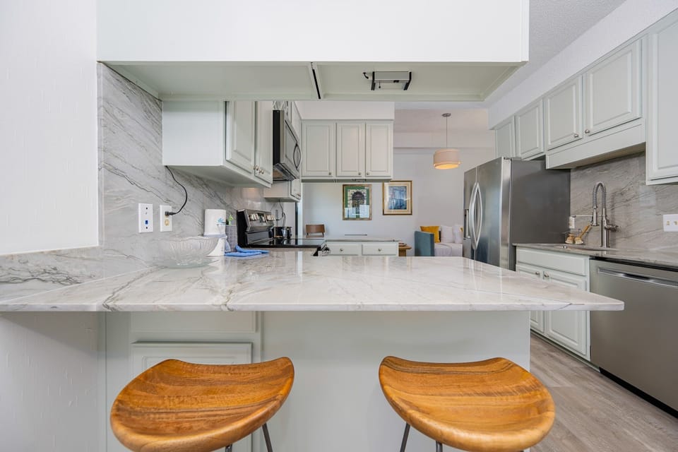 Condo, 3 Bedrooms | Private kitchen | Coffee/tea maker, fridge, oven