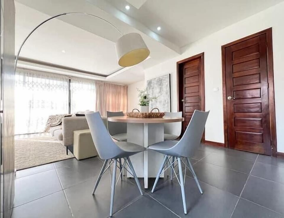 Standard Apartment, 2 Bedrooms | In-room dining