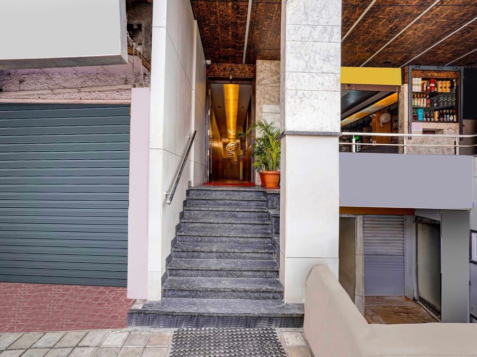 House | Reception