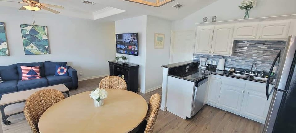 Condo, Multiple Beds, Balcony, Partial Ocean View (Cora Lee Beachview) | Interior