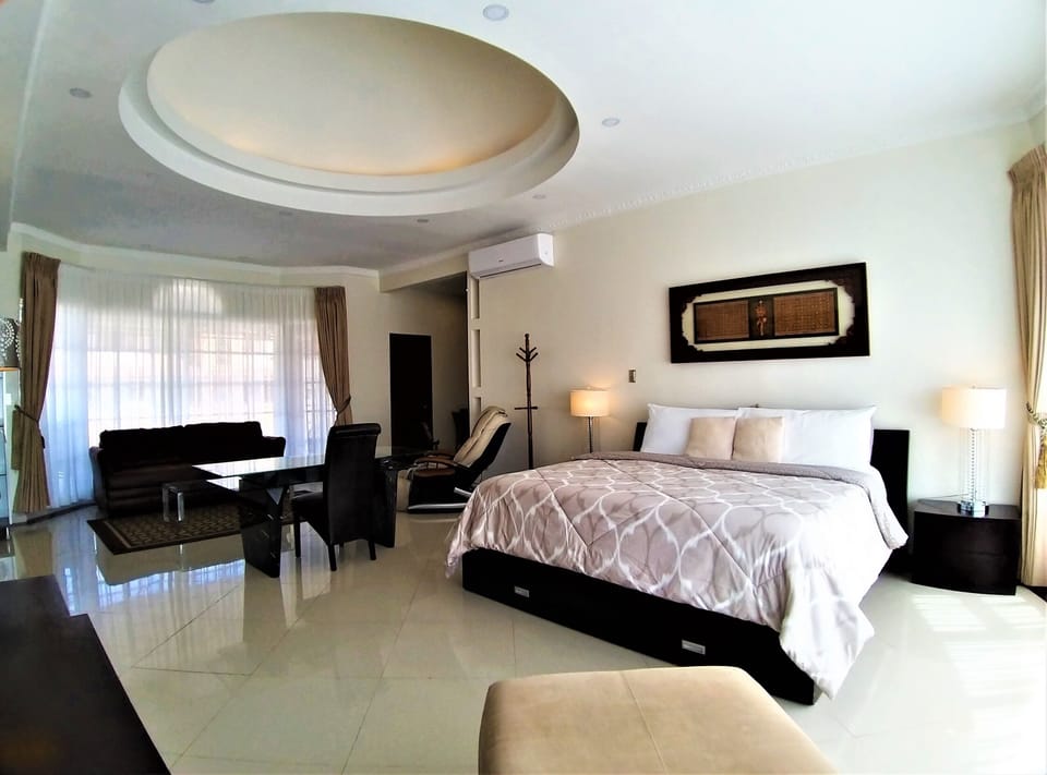 Deluxe Studio | Minibar, in-room safe, laptop workspace, WiFi (free)