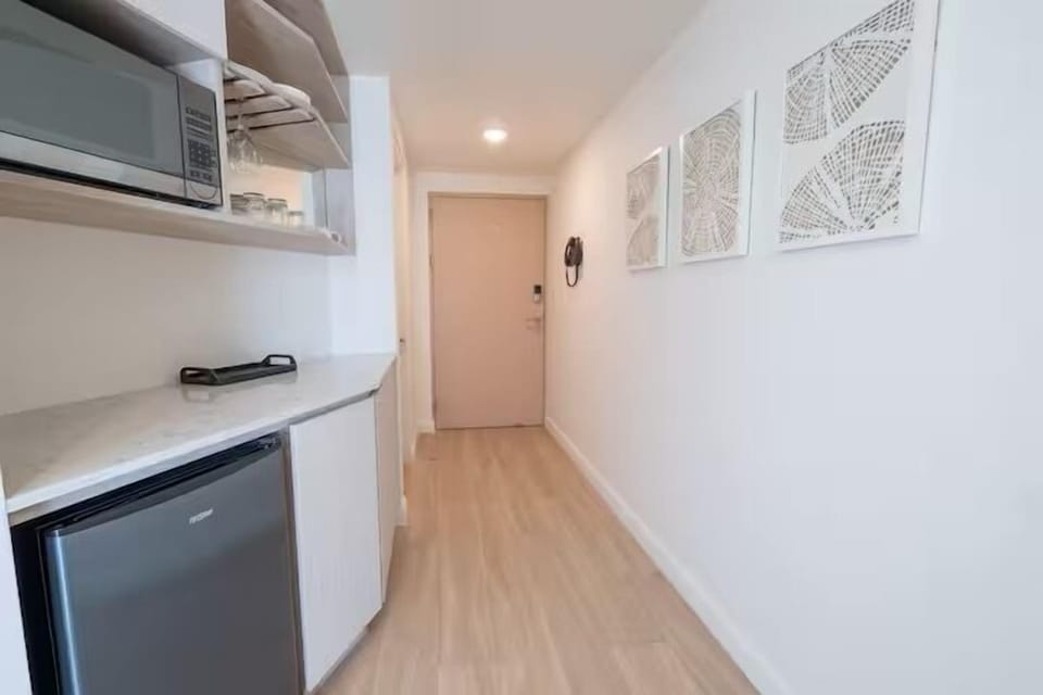 Deluxe Studio Suite, Balcony, Beach View | Free WiFi
