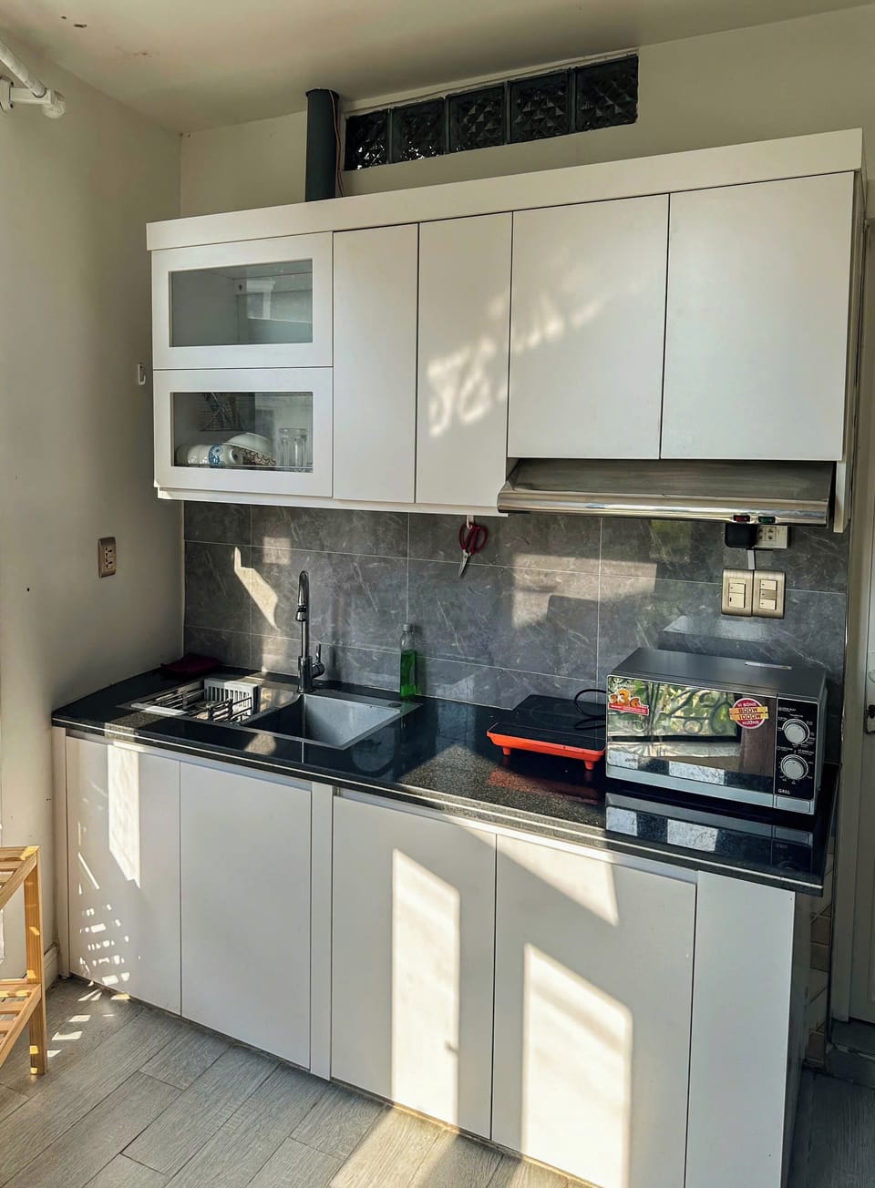 Deluxe Double Room, City View | Private kitchen | Fridge, stovetop, cookware/dishes/utensils, dining table