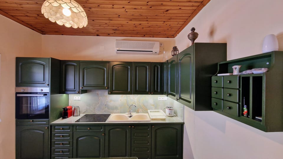 Superior Apartment, 3 Bedrooms | Private kitchen | Fridge, oven, stovetop, espresso maker