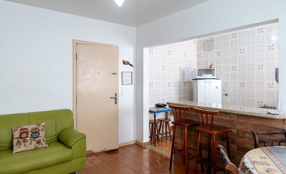 Basic Apartment | Living area