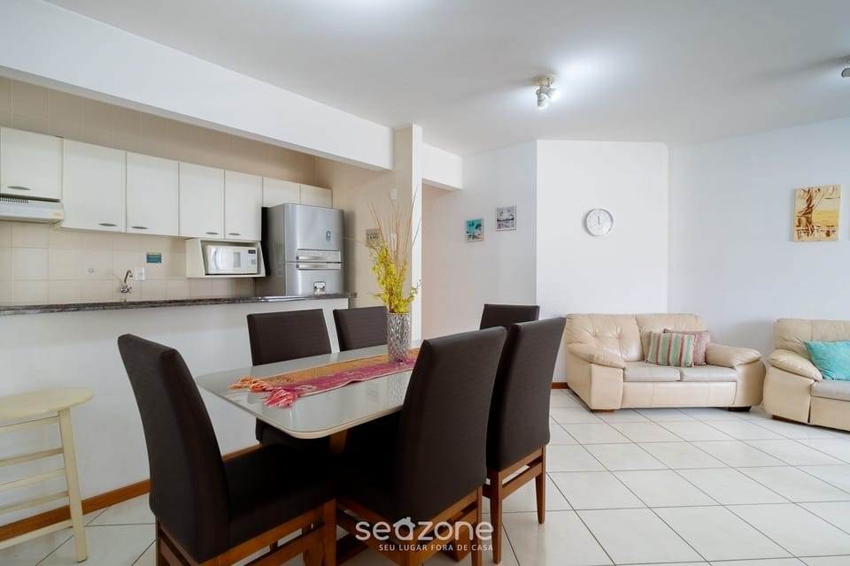 Basic Apartment | Dining