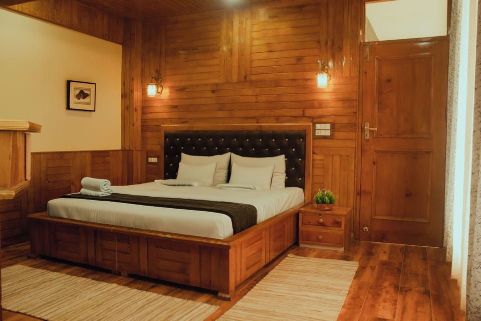 Deluxe Double Room, Balcony | Free WiFi