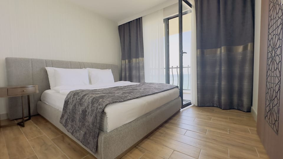 Deluxe Suite, Sea View | Free WiFi