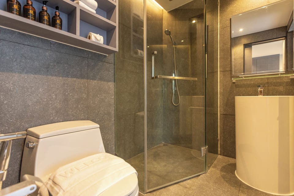 Apartment, Balcony | Bathroom