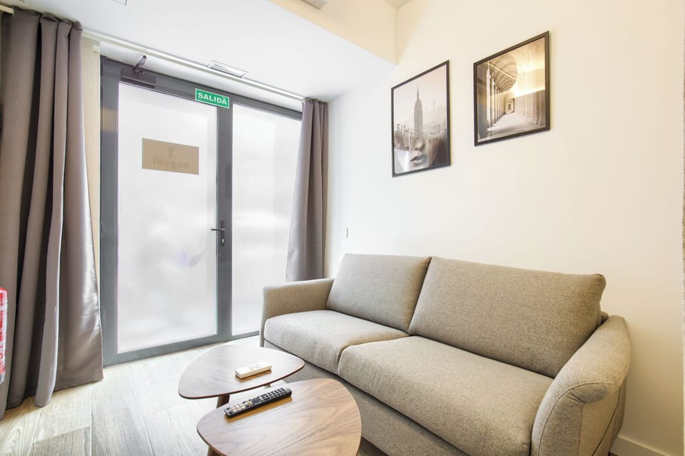 Iron/ironing board, WiFi (free)