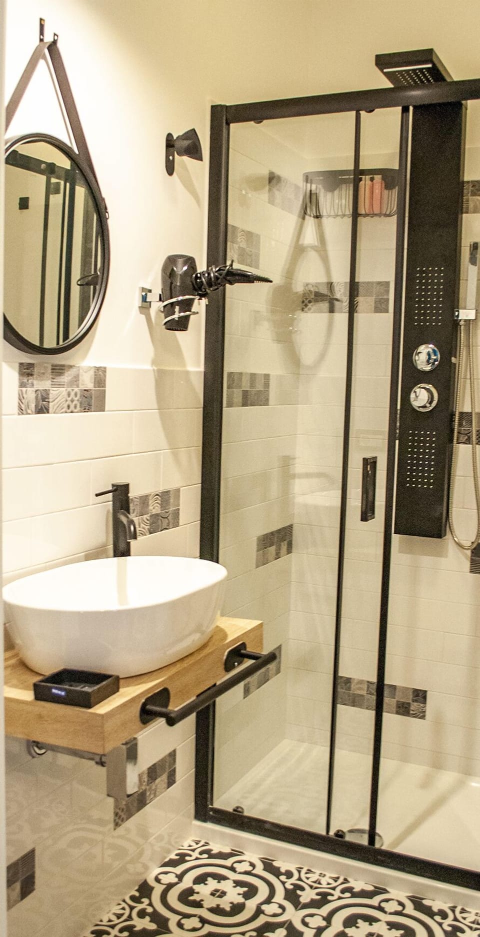 Basic Twin Room | Bathroom | Bathrobes, bidet