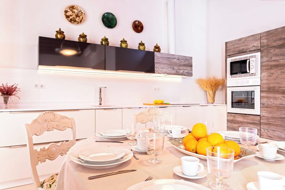 House (4 Bedrooms) | Private kitchen | Microwave, oven, stovetop, dishwasher