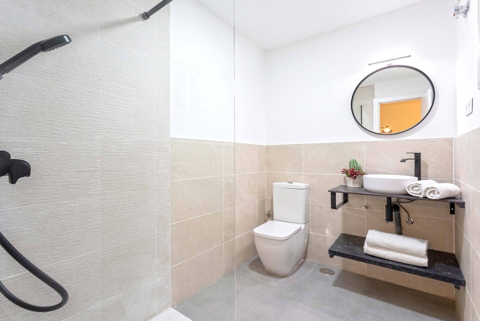Cozy Apartment Near City Center. Lope de Vega Apartment in Granada