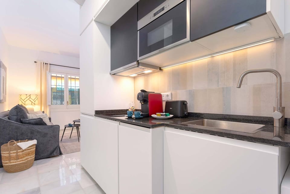 Apartment (1 Bedroom) | Private kitchen | Full-size fridge, microwave, stovetop, dishwasher