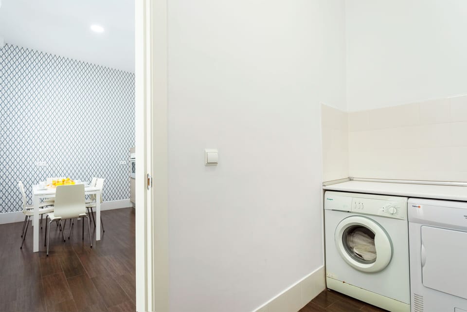 Apartment (3 Bedrooms) | Private kitchen | Coffee/tea maker, full-size fridge, microwave, oven