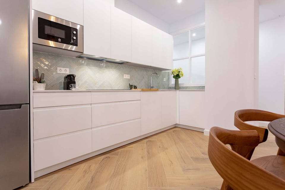 Apartment (4 Bedrooms) | Private kitchen | Fridge, microwave, stovetop, dishwasher