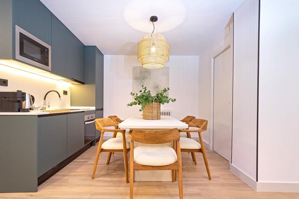 Apartment (3 Bedrooms) | Private kitchen | Fridge, microwave, oven, stovetop