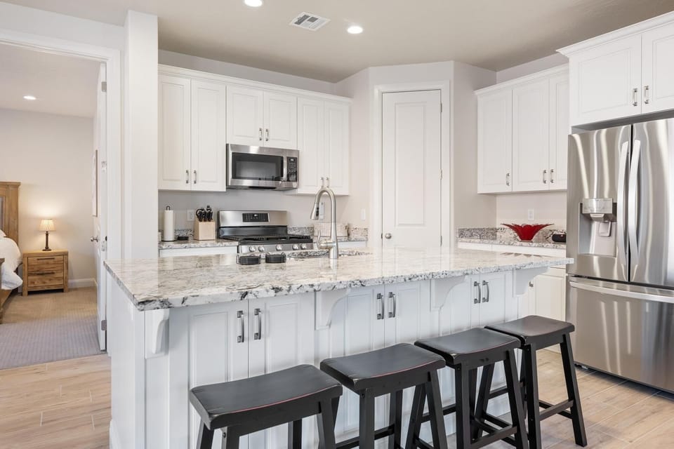 Townhome, 5 Bedrooms | Private kitchen | Fridge, oven, coffee/tea maker, toaster